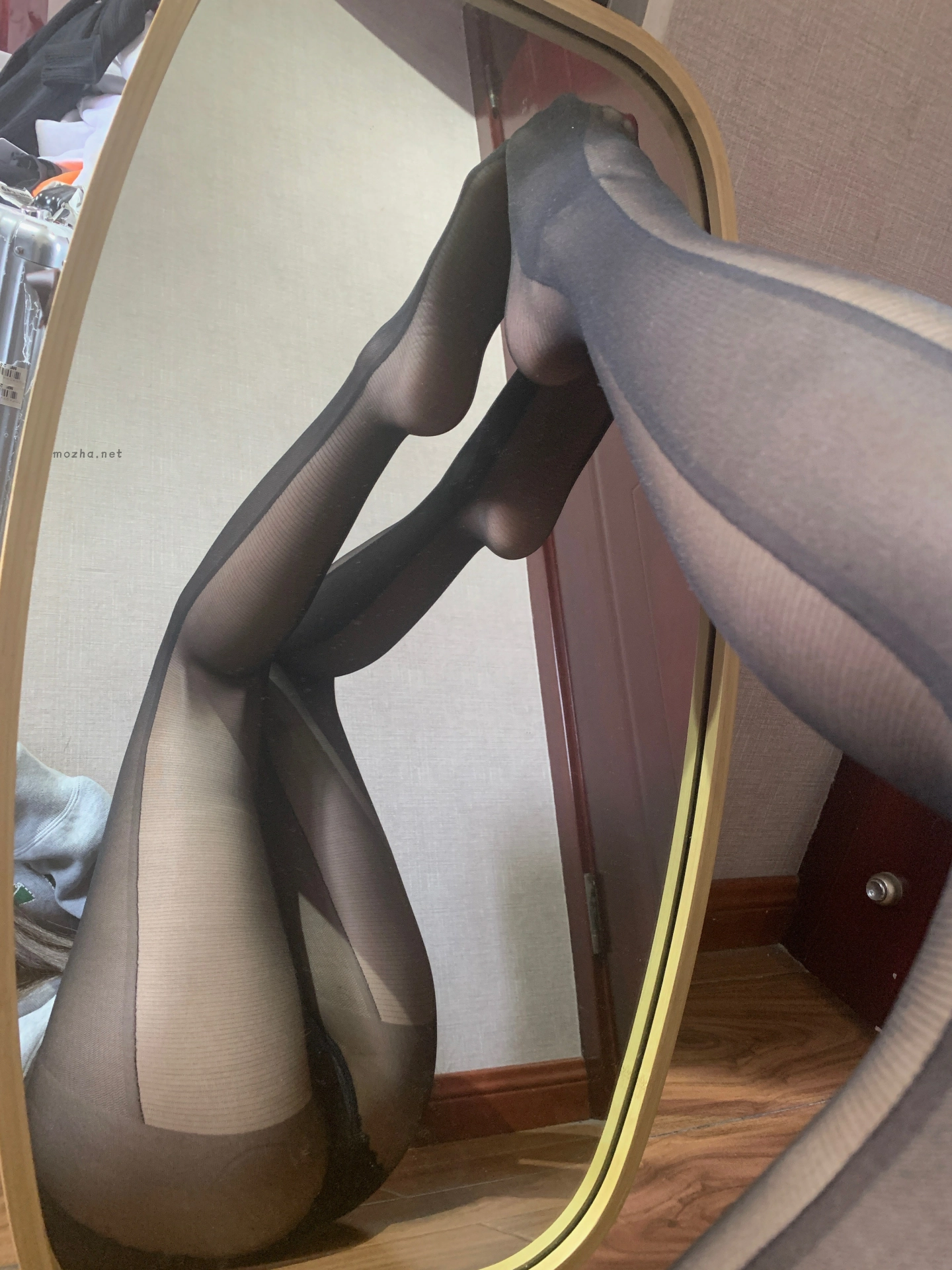 陈佩奇 – 半黑半透袜【16P】